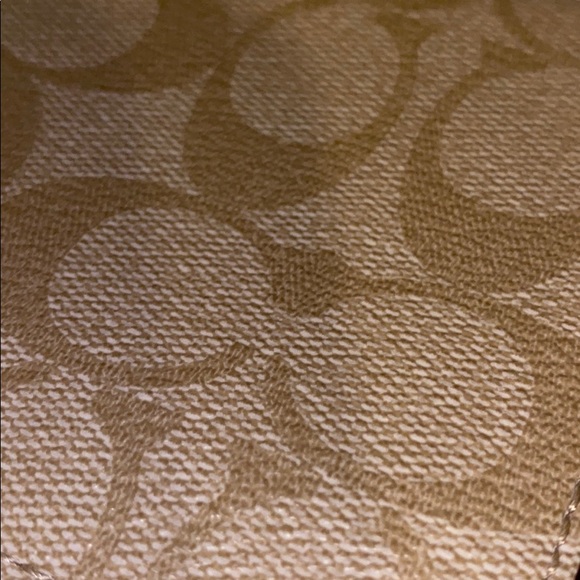 Coach Large Phone Wallet In Signature Canvas LIGHT - Picture 3 of 16